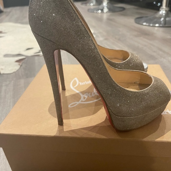 Louboutin heels - Picture 8 of 10